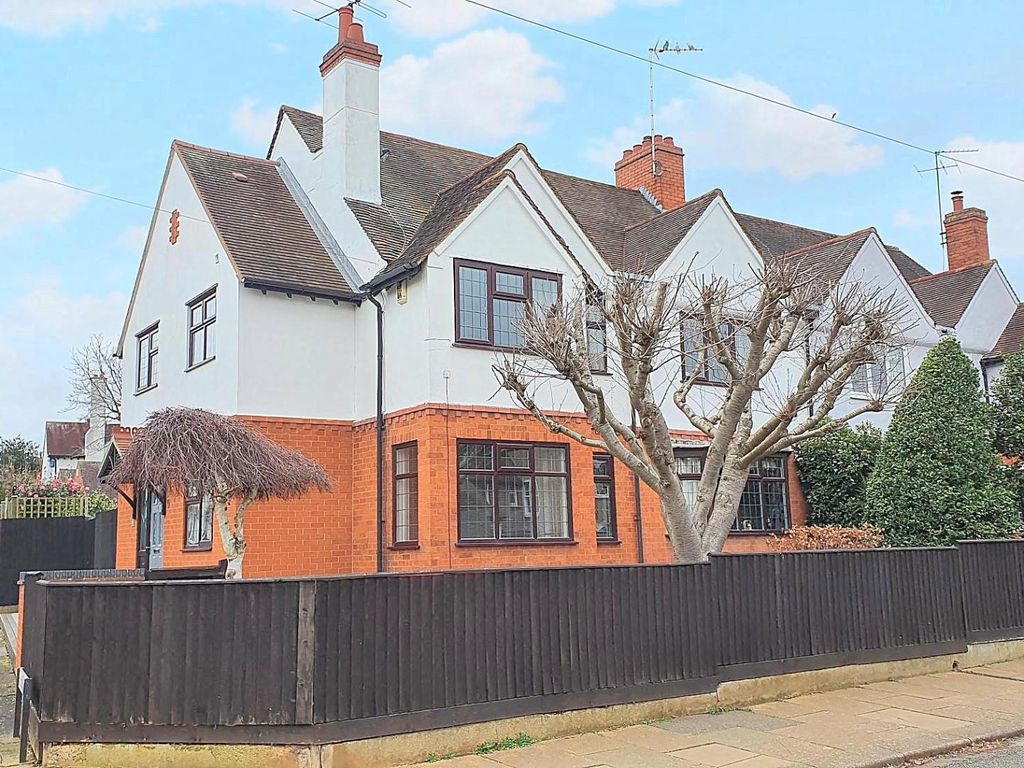 4 bed semidetached house for sale in Weston Way, Abington, Northampton