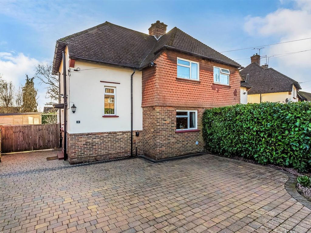3 bed semidetached house for sale in Pollards Oak Road, Hurst Green