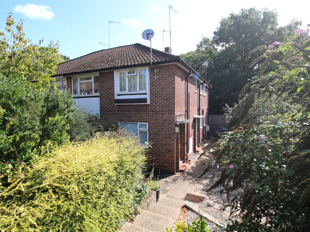 2 bed for sale in Vernon Crescent, Hertfordshire EN4