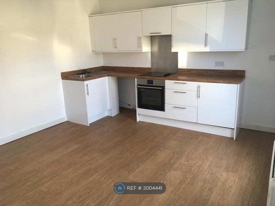 2 bed flat to rent in Regent Road, Morecambe LA3, £660 pcm Zoopla