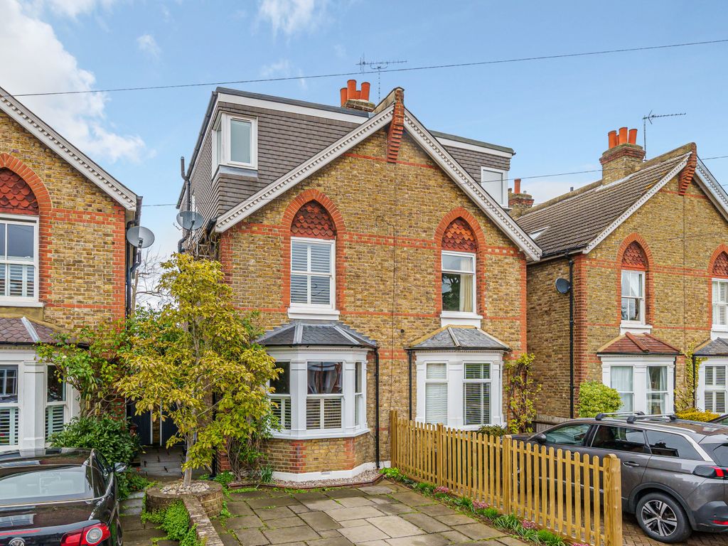 4 bed semidetached house for sale in Munster Road, Teddington TW11