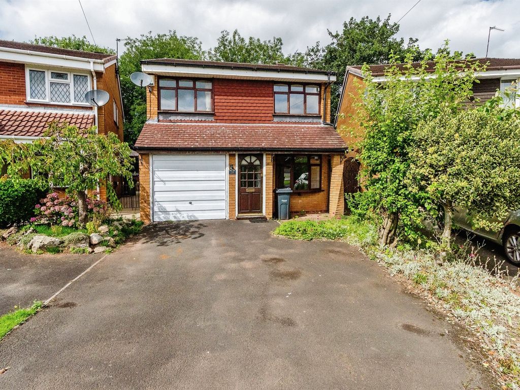 4 bed detached house for sale in Kenilworth Close, Tipton DY4, £340,000
