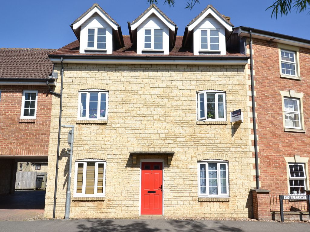 2 bed flat for sale in Wincanton, Somerset BA9, £140,000 Zoopla