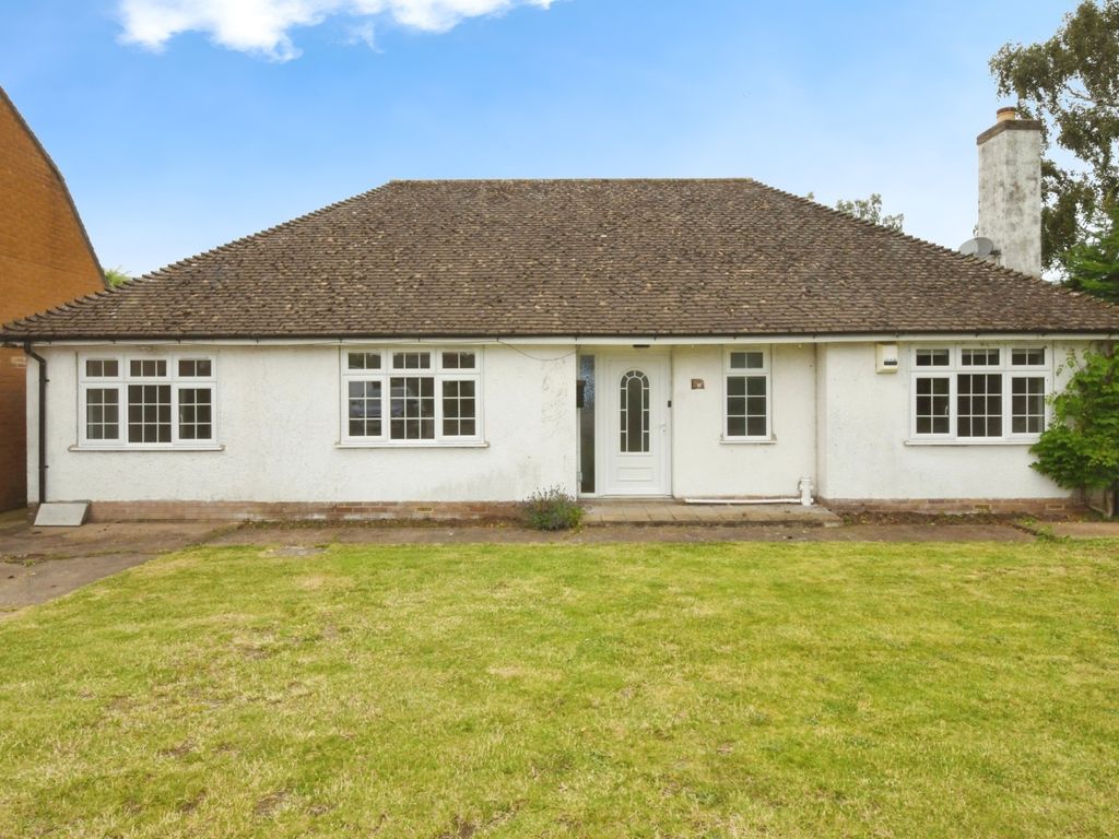 3 bed bungalow for sale in Lincoln Road, Sleaford, Lincolnshire NG34, £