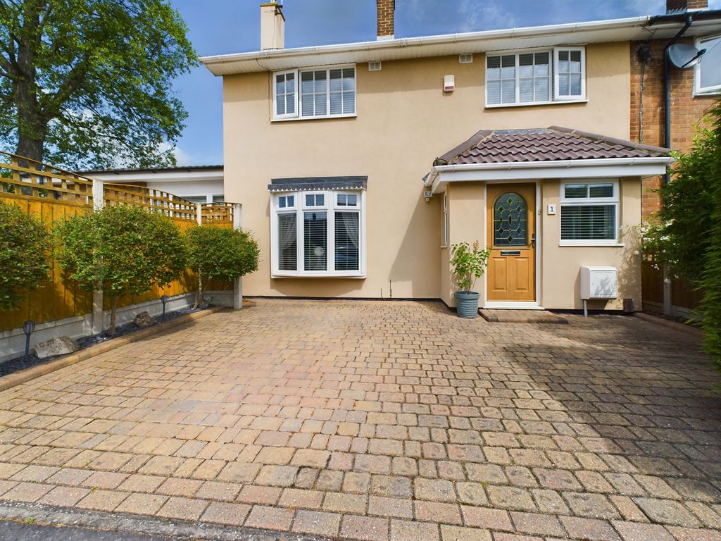 3 bed terraced house for sale in Southcote Crescent, Basildon SS14 Zoopla