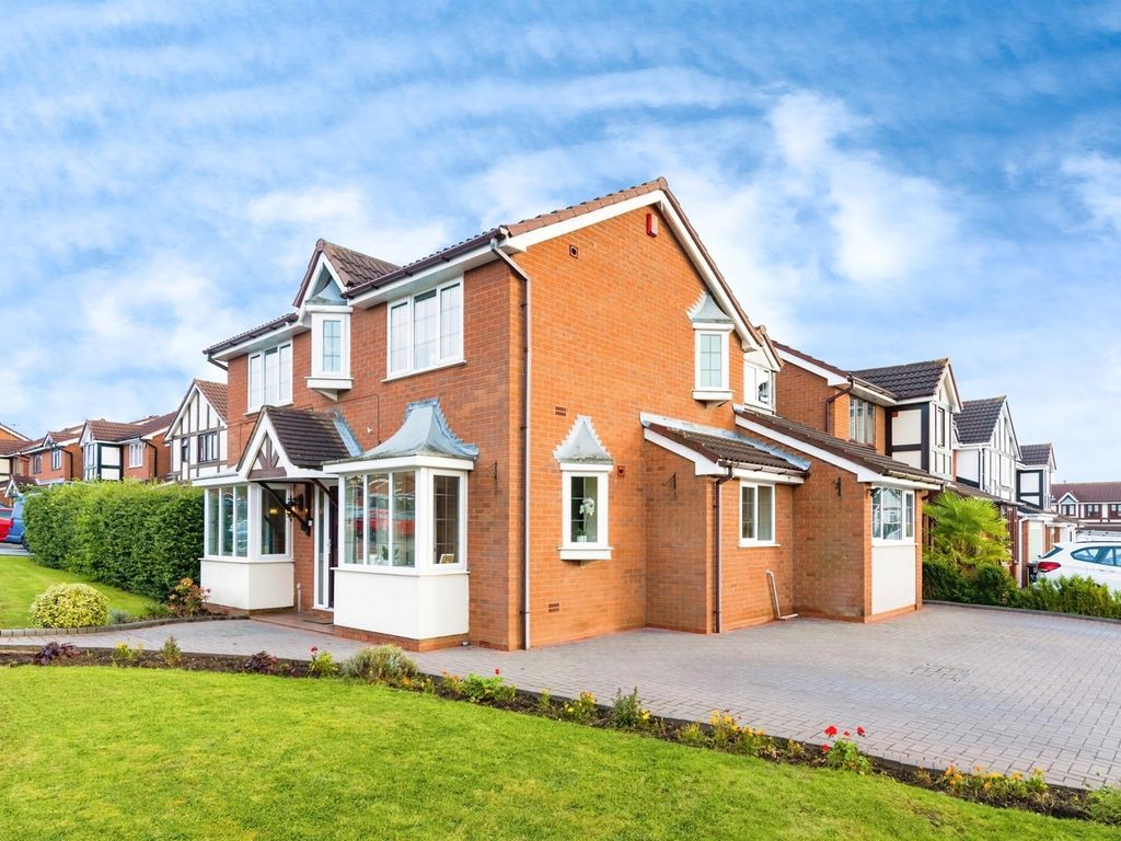 4 bed detached house for sale in Lindisfarne, Glascote, Tamworth B77, £
