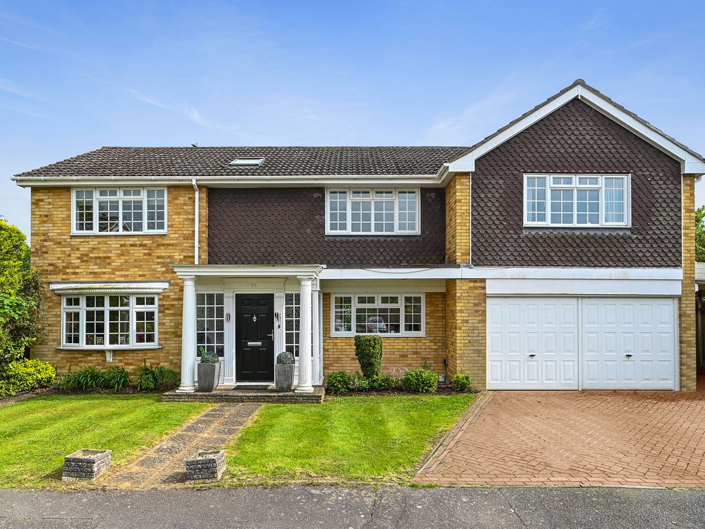 5 bed detached house for sale in Court Gardens, Springfield
