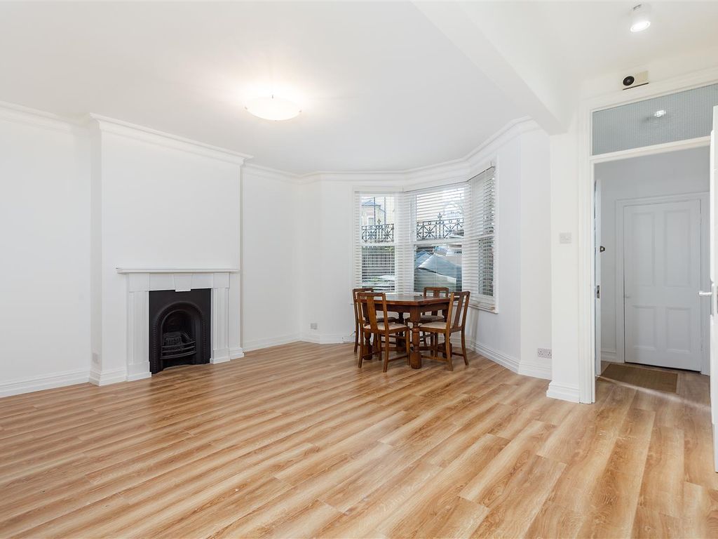 2 bed flat for sale in Kingsgate Road, West Hampstead NW6, £500,000