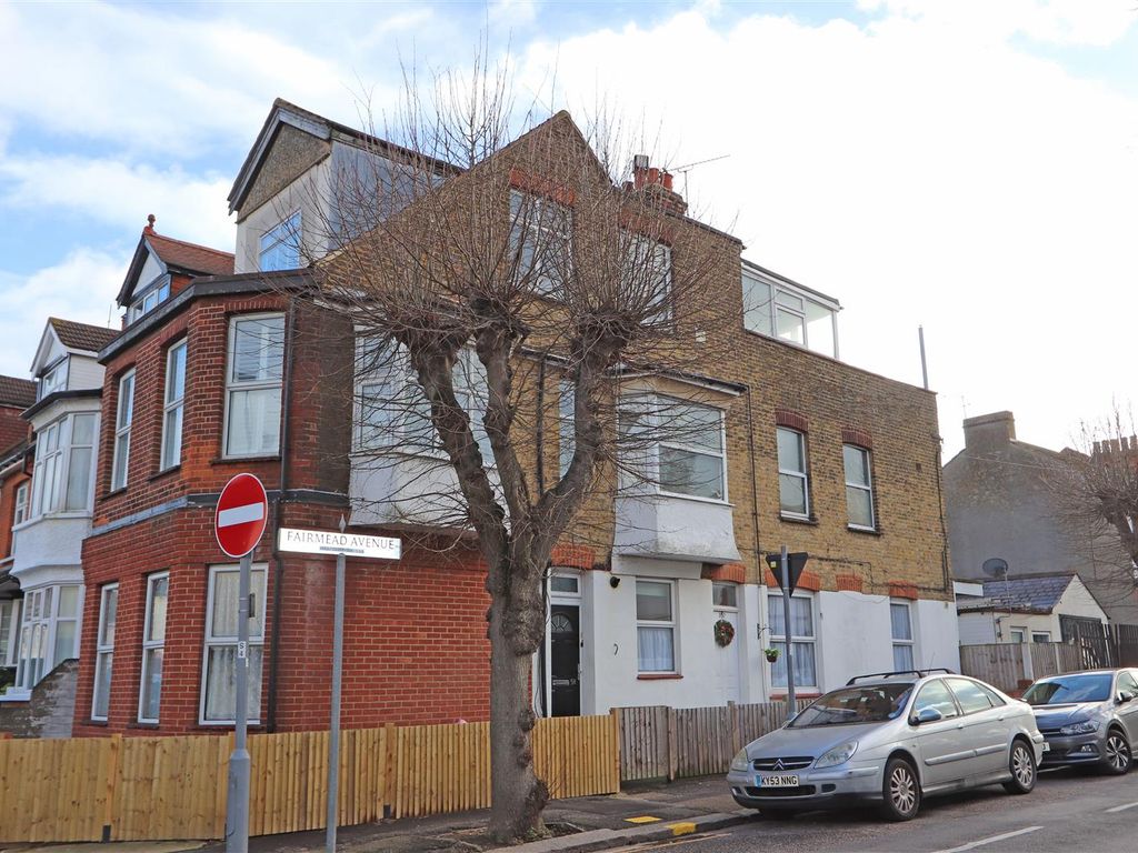 3 bed flat for sale in Fairmead Avenue, WestcliffOnSea SS0 Zoopla