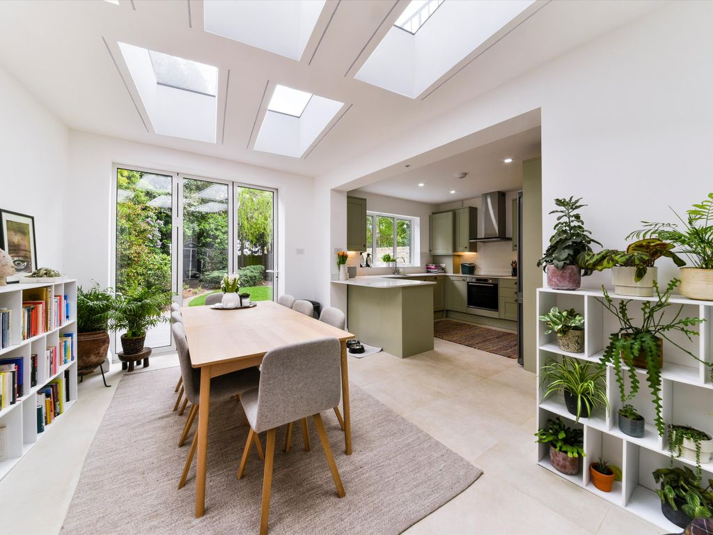 3 bed flat to rent in Downside Crescent, Belsize Park, London NW3, £6,250 pcm Zoopla