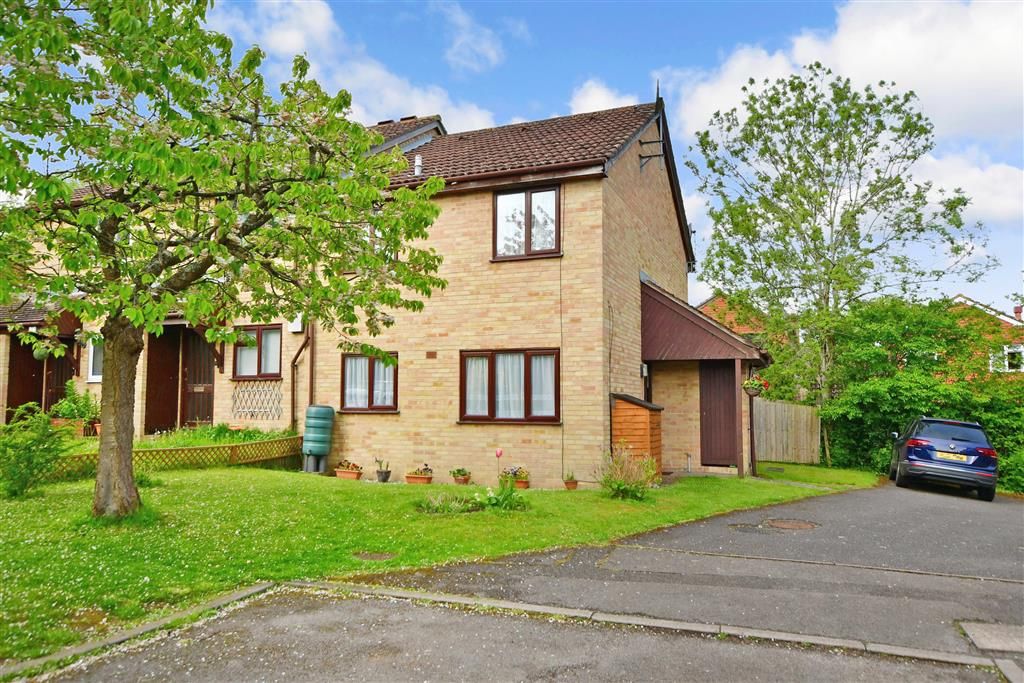 1 bed end terrace house for sale in Pennine Way, Downswood, Maidstone