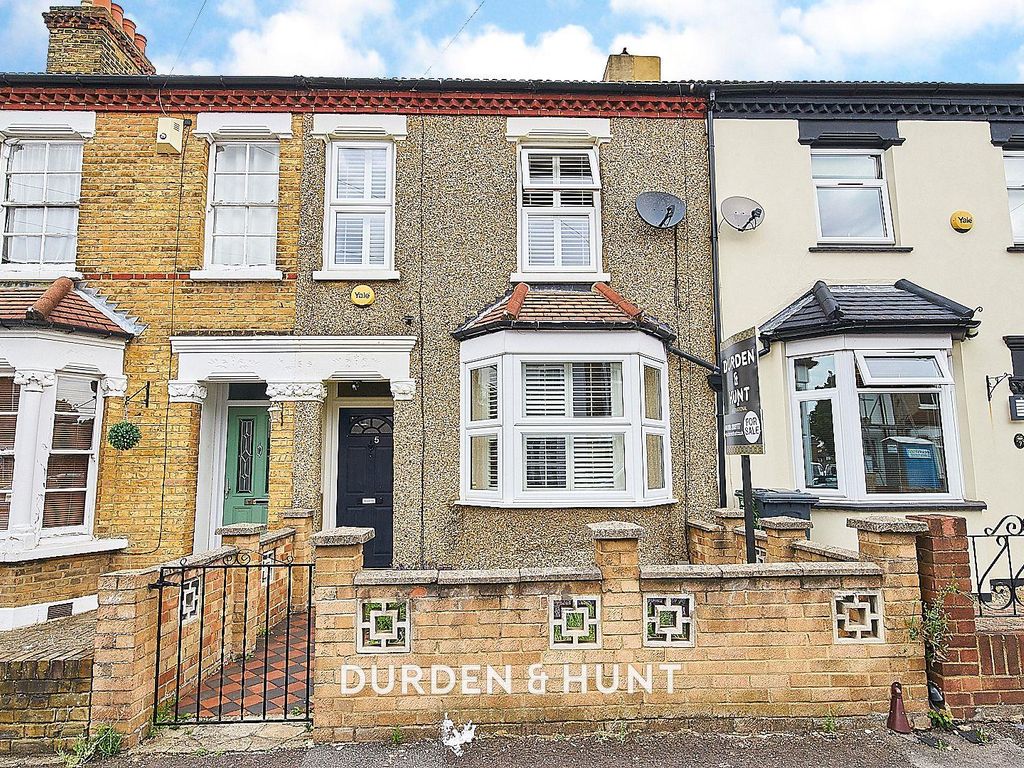 3 bed terraced house for sale in Shaftesbury Road, Romford RM1 Zoopla