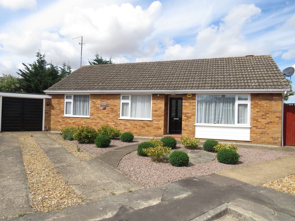 3 bed detached bungalow for sale in Poplar Close, March PE15 Zoopla