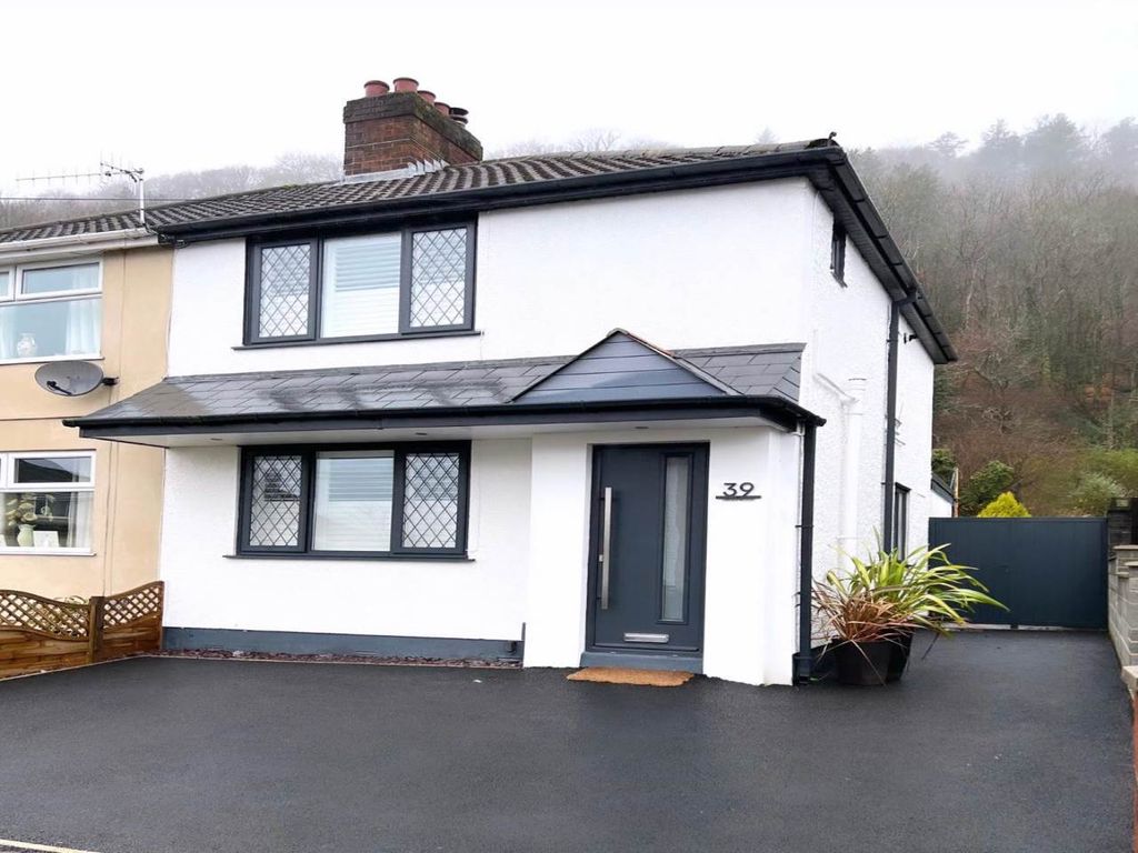 3 bed semidetached house to rent in Underwood Road, Cadoxton, Neath