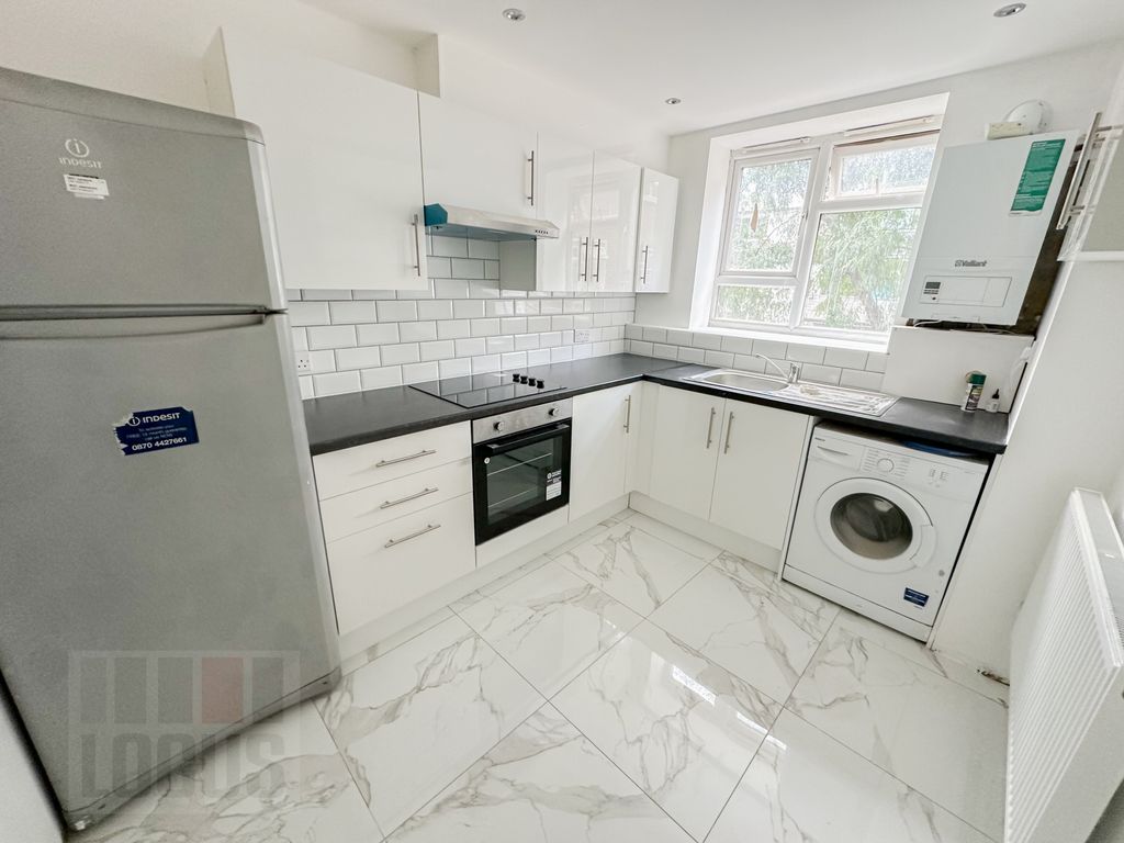2 bed flat to rent in Tudor Court, King Henry Walk, Hackney N1, £2,300