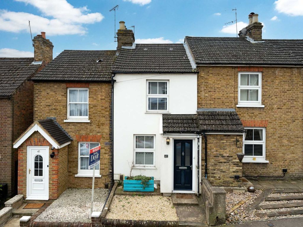 2 bed property for sale in Astley Road, Hemel Hempstead HP1, £365,000