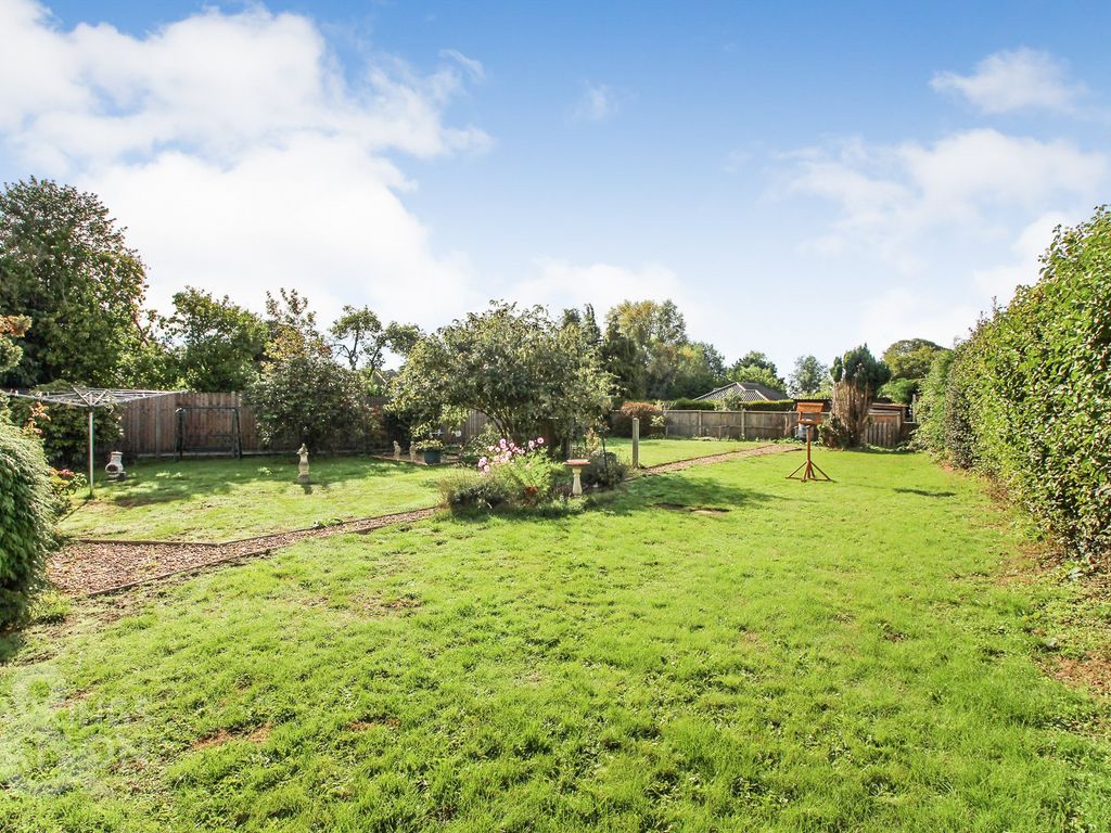 2 bed detached bungalow for sale in Malthouse Lane, Cantley, Norwich