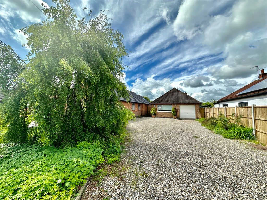 4 bed bungalow for sale in Liberty Road, Glenfield, Leicester LE3 Zoopla