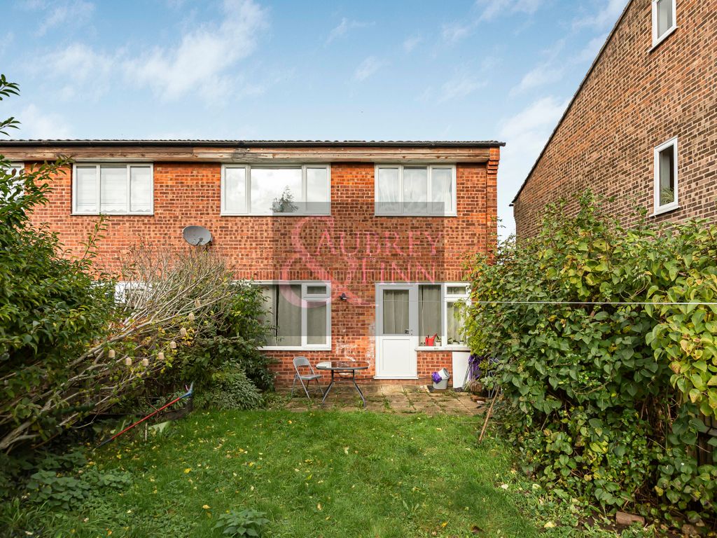 3 bed terraced house to rent in Wellers Grove, Cheshunt, Waltham Cross