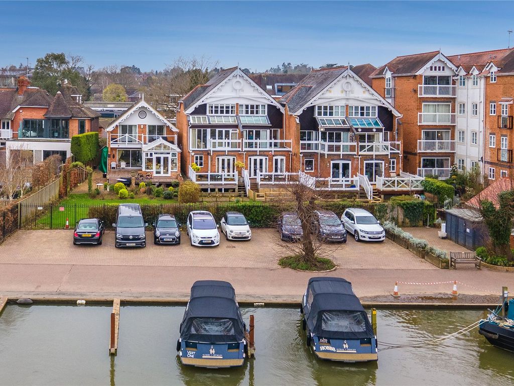 3 bed semidetached house for sale in Boathouse Reach, HenleyOnThames