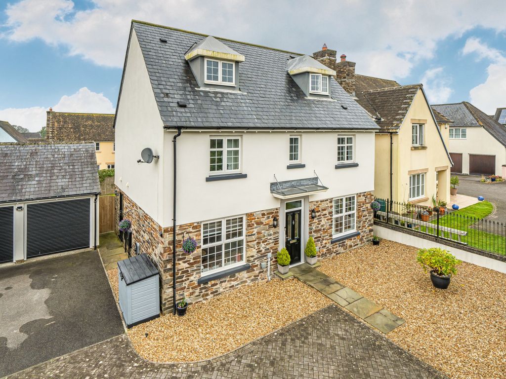 4 bed detached house for sale in Cotehele Close, Callington, Cornwall