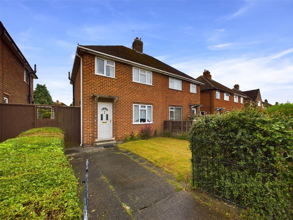 3 bed semidetached house for sale in Orchard Way, Churchdown