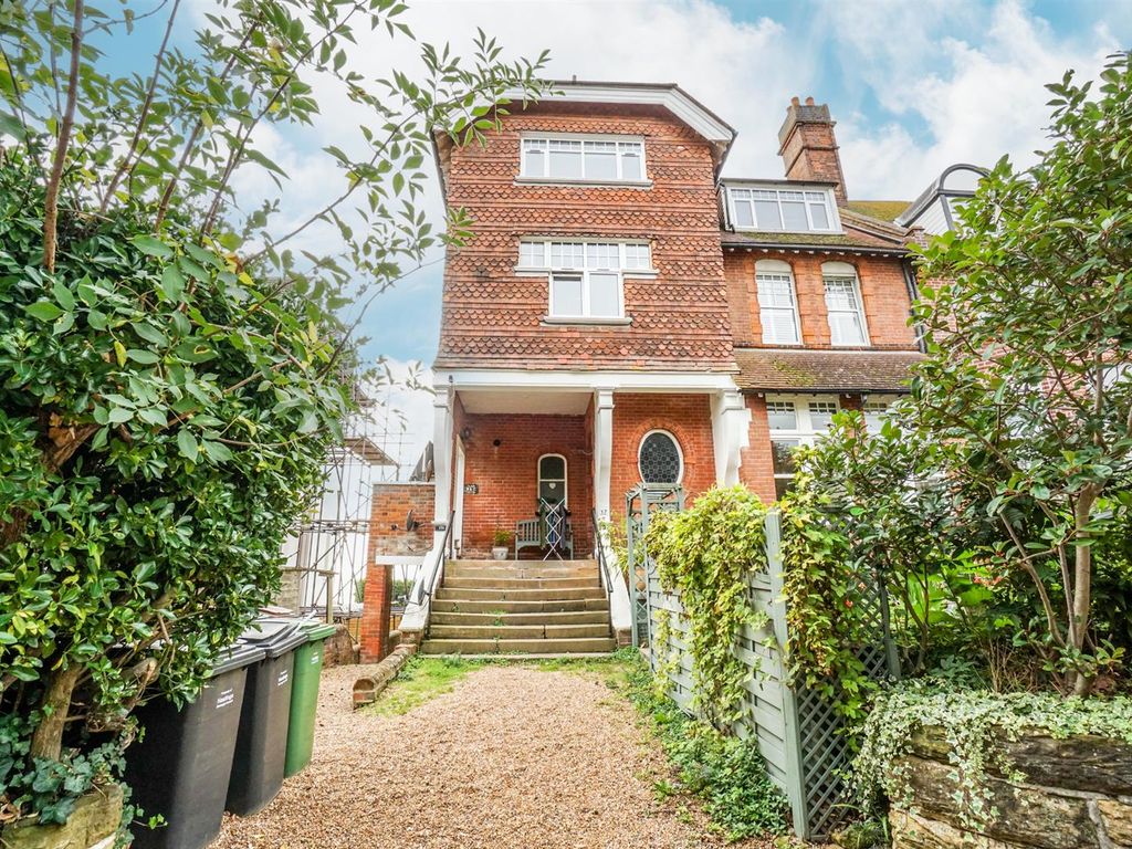 2 bed flat for sale in Albany Road, St. LeonardsOnSea TN38 Zoopla