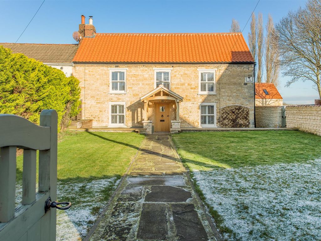 4 bed semidetached house for sale in Main Road, Washingborough