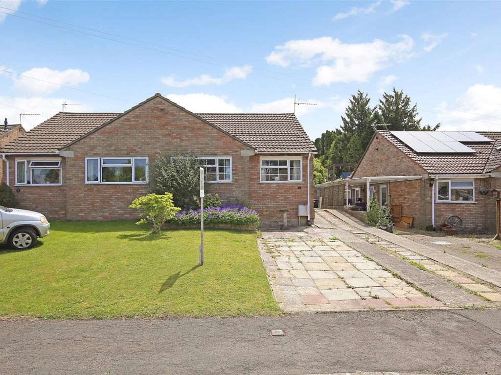 2 bed semidetached bungalow for sale in Down View, Chalford Hill