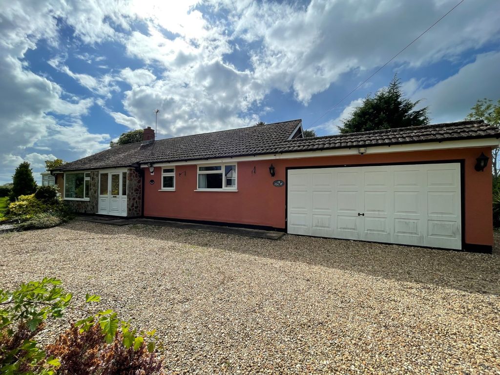 3 bed bungalow for sale in Kingsfield Road, Cosby, Leicester
