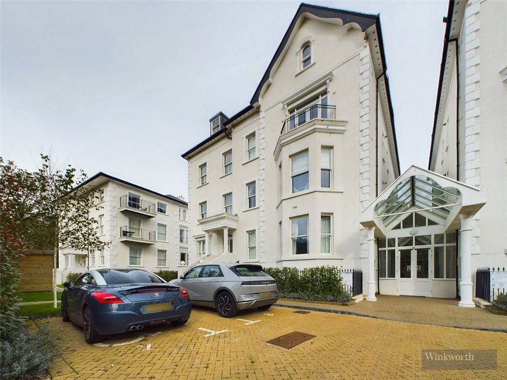New home, 3 bed flat for sale in Oak Hill Road, Surbiton KT6, £820,000