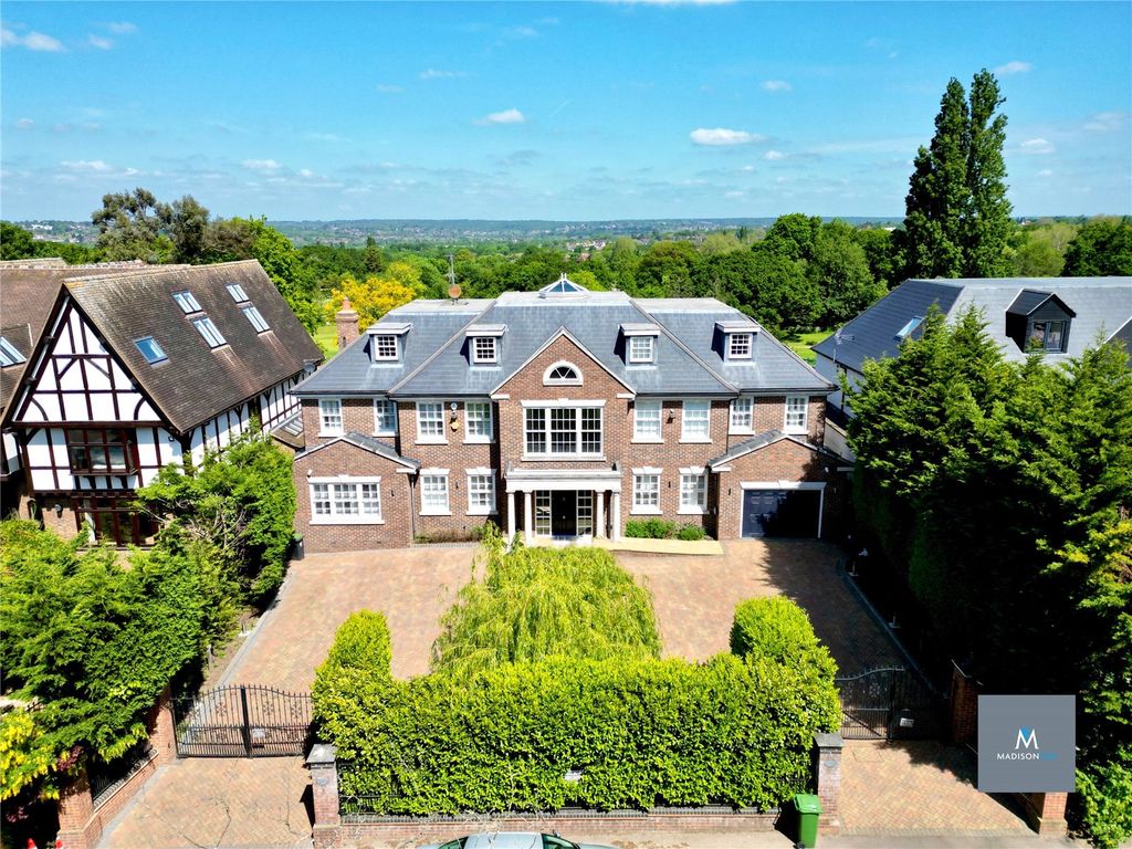 7 bed detached house to rent in Manor Road, Chigwell, Essex IG7, £