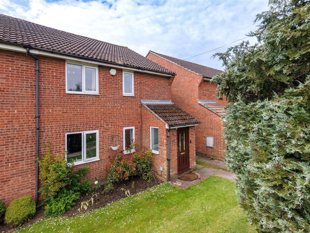 2 bed flat for sale in Weald Hall Lane, Thornwood, Epping CM16, £