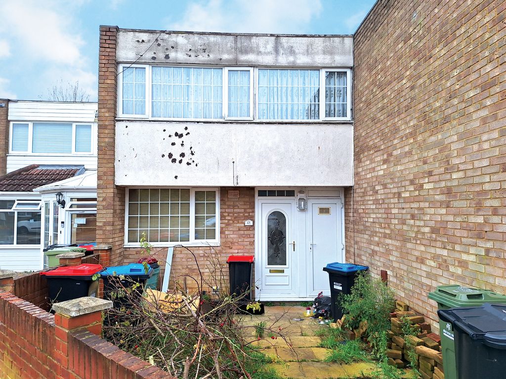 3 bed terraced house for sale in Thirlmere Avenue, Bletchley, Milton