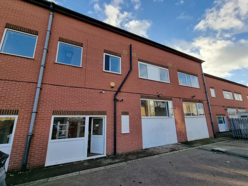 Studio to rent in Railway Road, Newhaven BN9, £650 pcm Zoopla