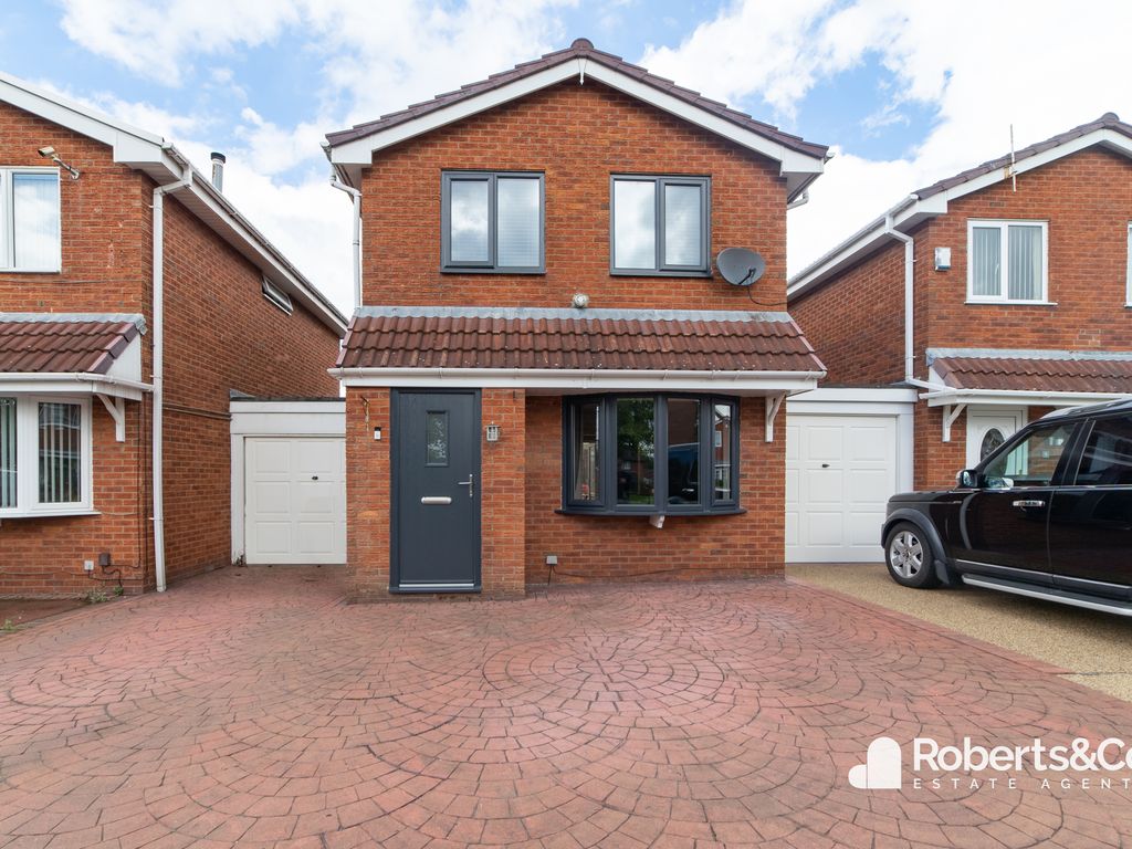 3 bed linkdetached house for sale in Blenheim Close, Lostock Hall