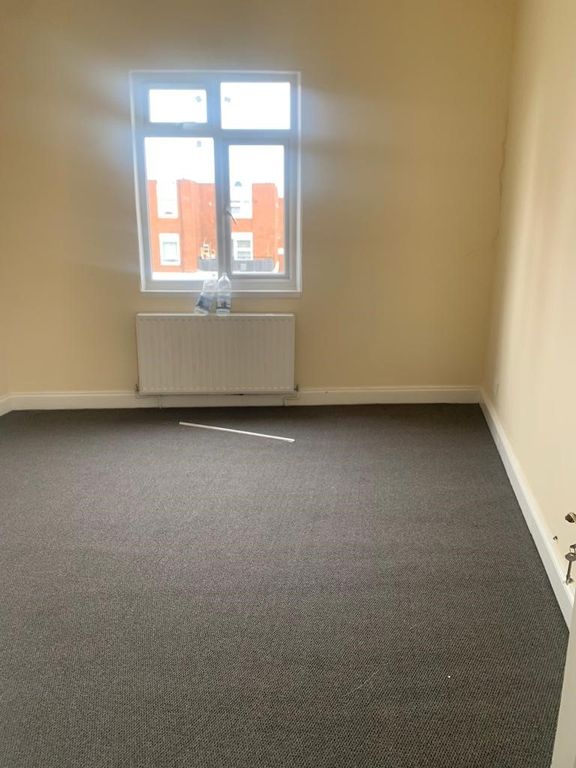 3 bed to rent in Bethnal Green Road, Bethnal Green E2, £