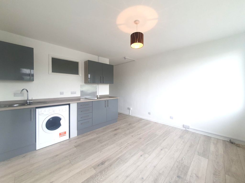 1 bed flat to rent in Totnes Road, Paignton TQ4, £625 pcm Zoopla