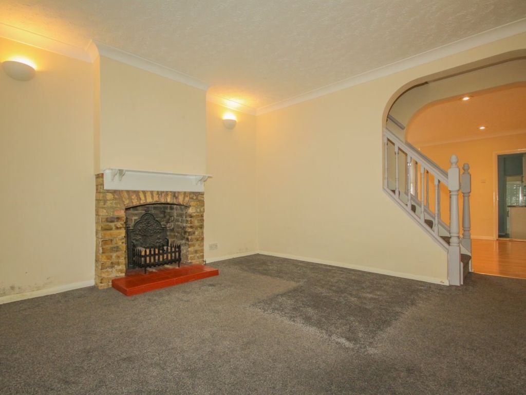 3 bed property to rent in Tonge Road, Murston, Sittingbourne ME10, £