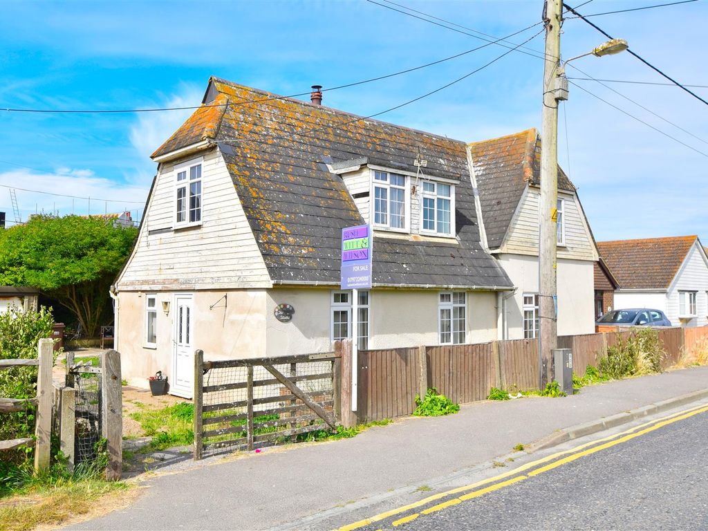 3 bed detached house for sale in Lydd Road, Camber, Rye TN31, £268,000