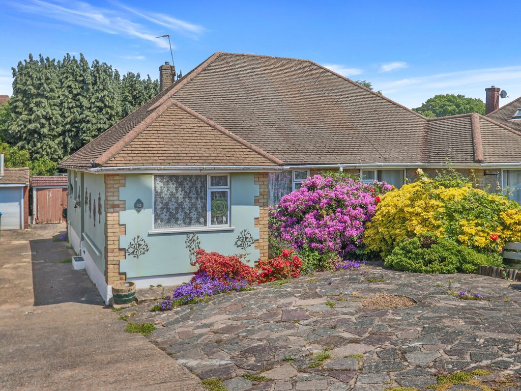 2 bed semidetached bungalow for sale in Maurice Avenue, Caterham CR3
