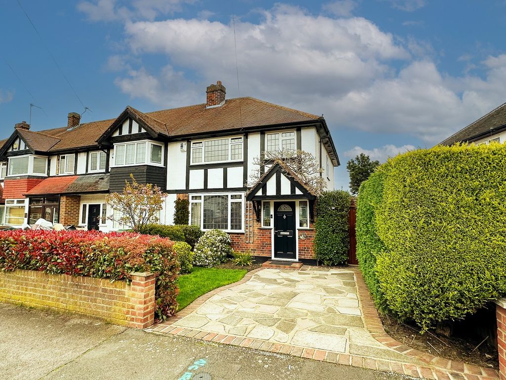 3 bed end terrace house for sale in Limes Avenue, Carshalton, Surrey