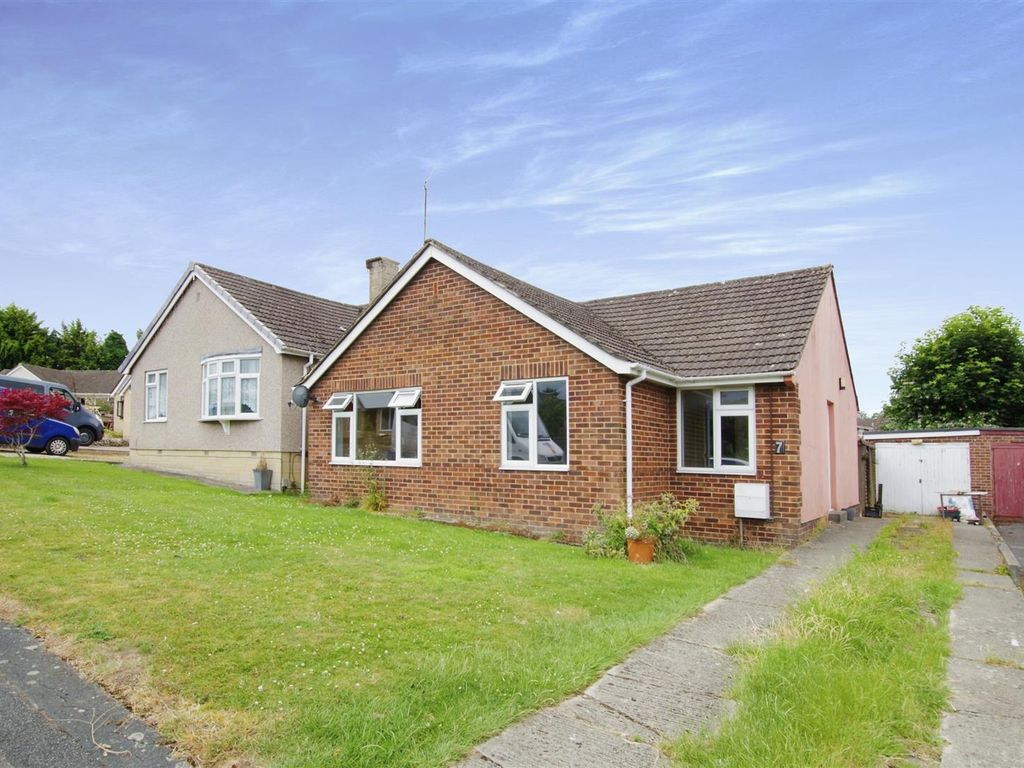 3 bed detached bungalow for sale in Severn Avenue, Greenmeadow, Swindon