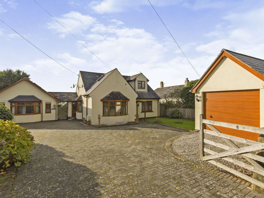 5 bed detached house for sale in Queens Crescent, Bodmin PL31 Zoopla