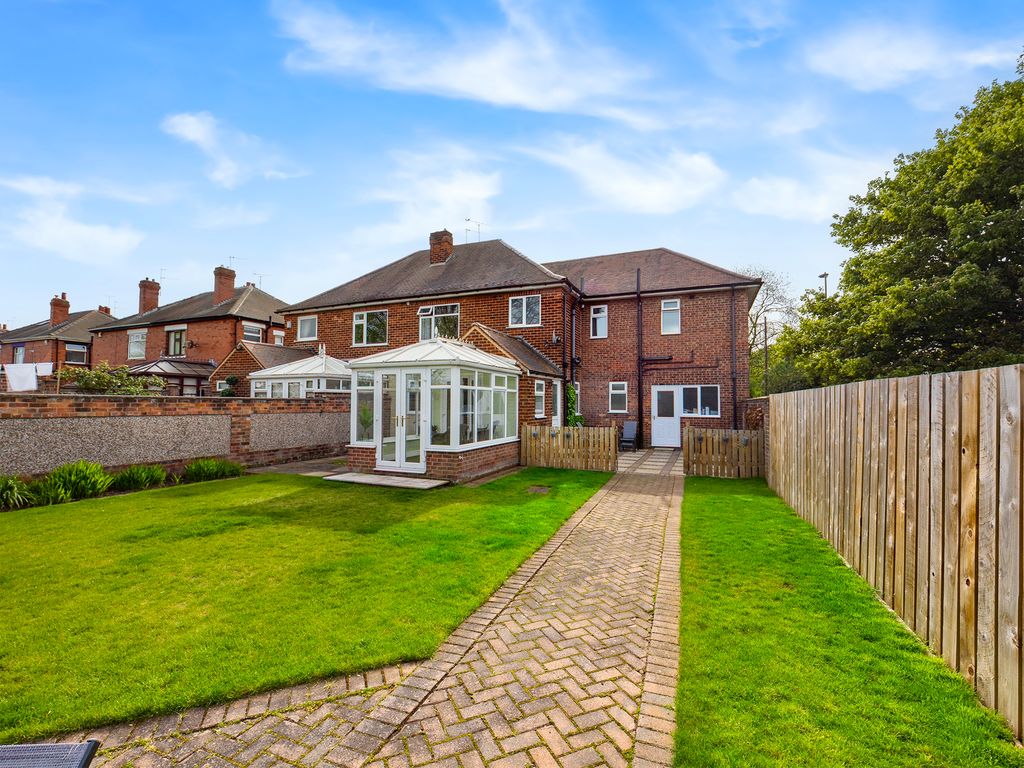 5 bed semidetached house for sale in Greenfield Lane, Balby, Doncaster