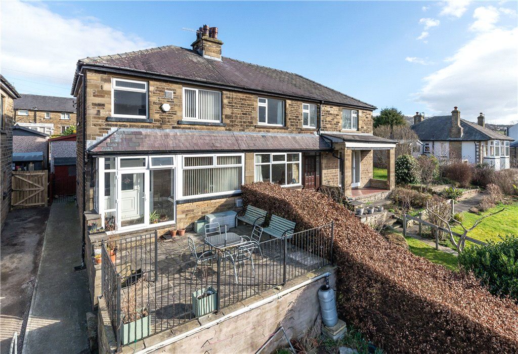3 bed semidetached house for sale in Druids View, Bingley, West