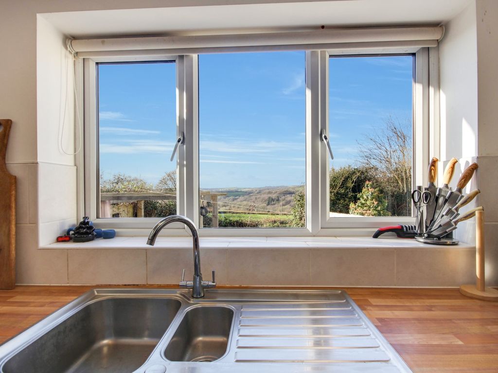 3 bed semidetached house for sale in 33 Furze Park Road, Bratton