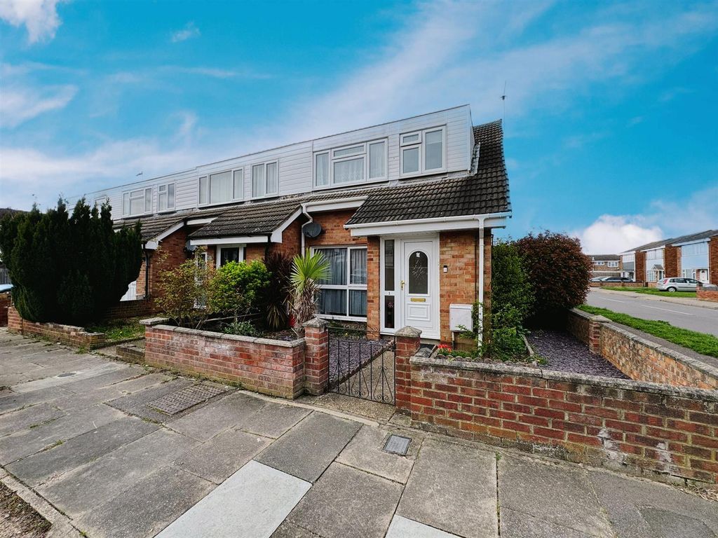 3 bed end terrace house for sale in Lambourne, East Tilbury, Tilbury