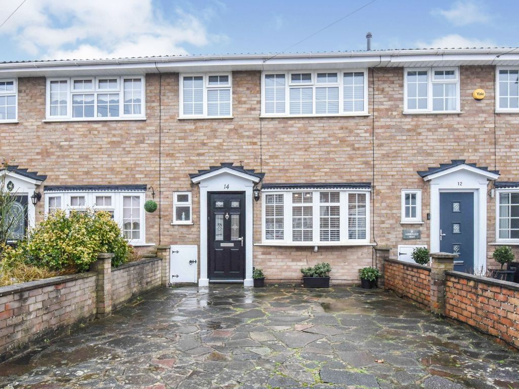 3 bed terraced house for sale in Amberley Way, Romford RM7 Zoopla
