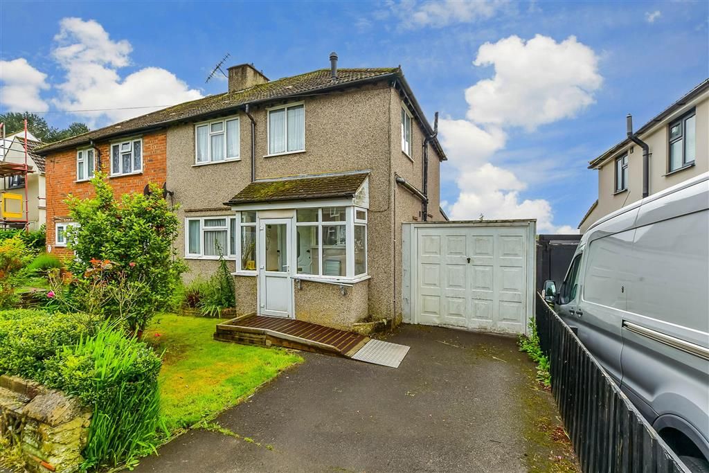 3 bed semidetached house for sale in Buckland Road, Lower Kingswood